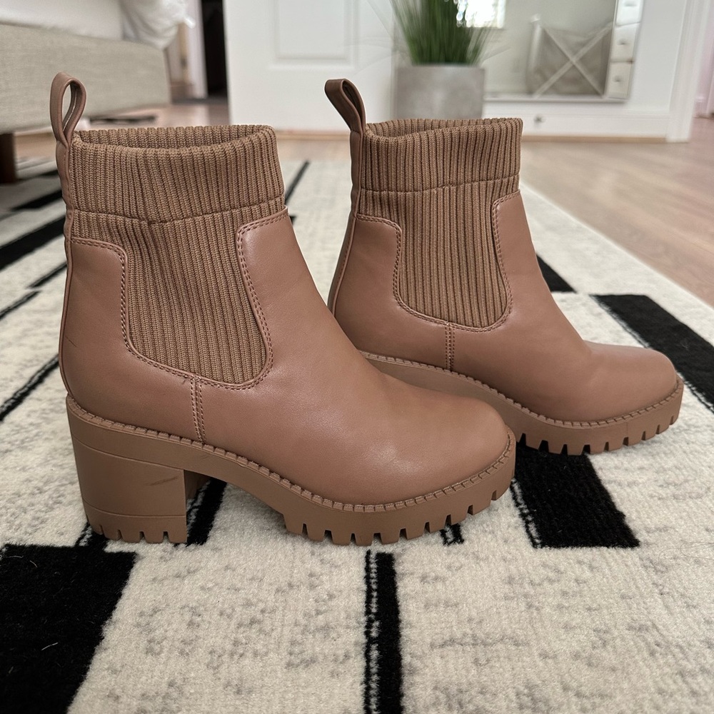 Nude mini booties!!!